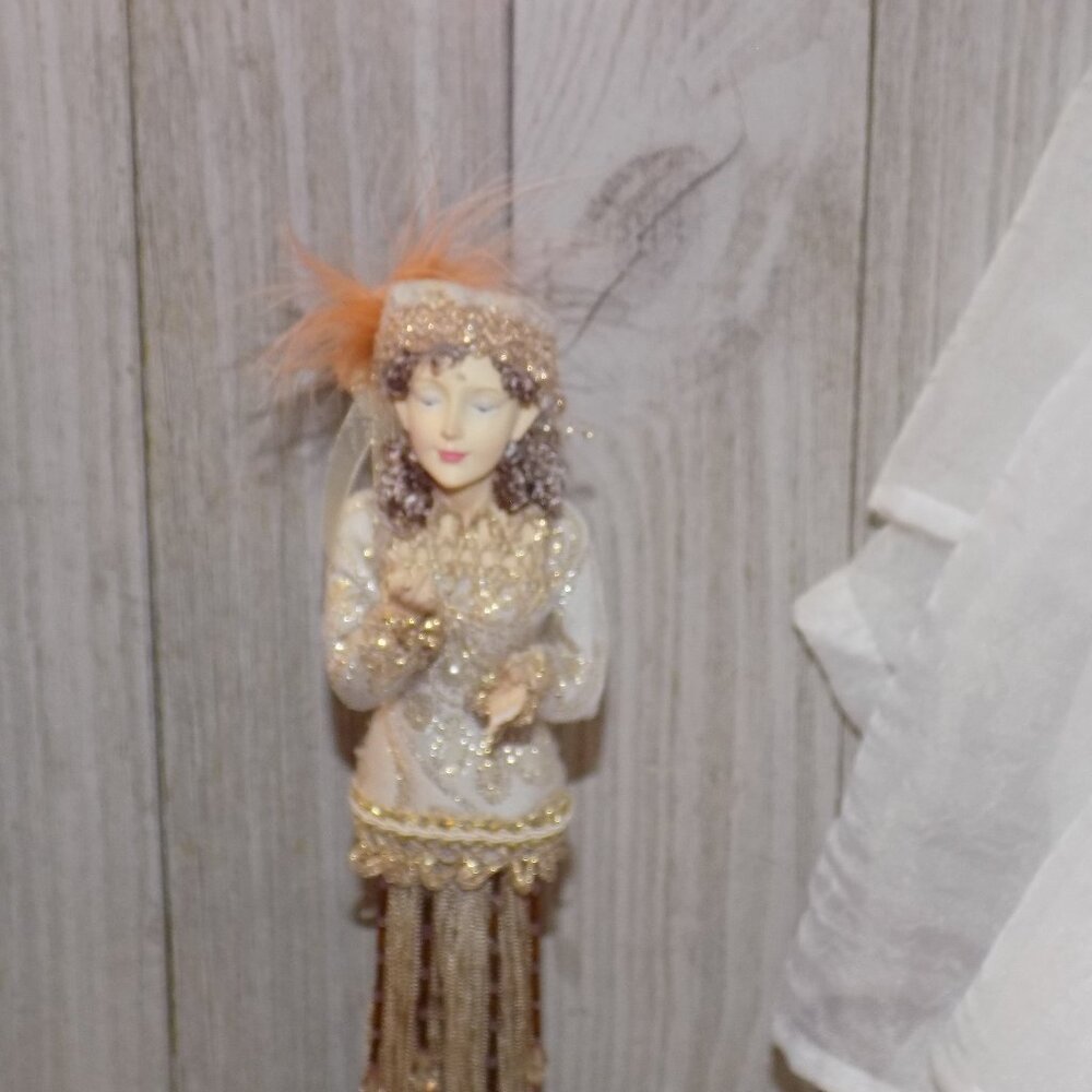 FASHION LADY FIGURINE ON STAND BASE, Home Decor,  *y